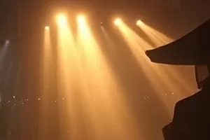 纪实短片旧钟表匠的工作台特写封面